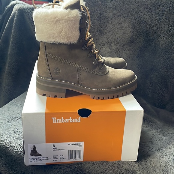 Ladies Timberland Courmayer Valley winter boot - Picture 1 of 6